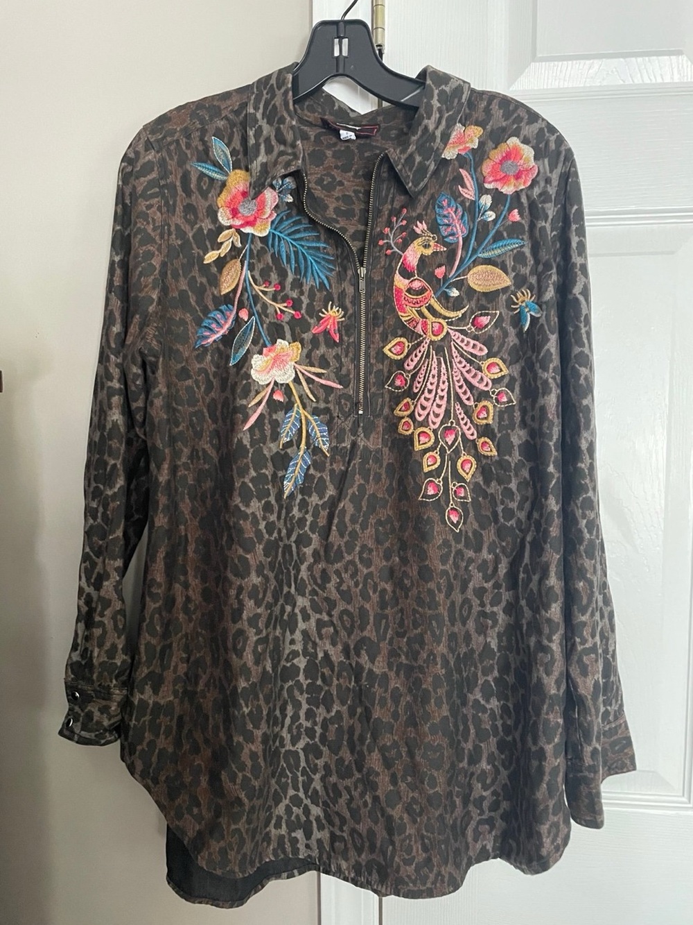 Johnny Was Workshop Animal Print Embroidered floral bird design tunic sz small